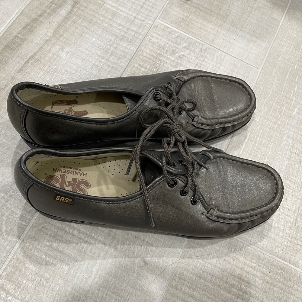 Like new SAS sneakers size 9.5 S
